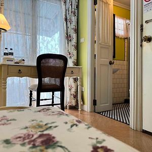 Standard Zimmer mit Kingsize-Bett